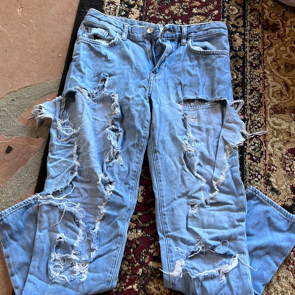 super cute extra ripped jeans